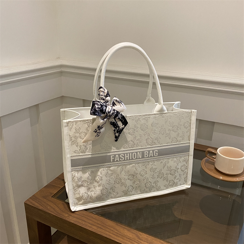 Discount Luxury Bags - Bolso Tote de Lujo Elegante para