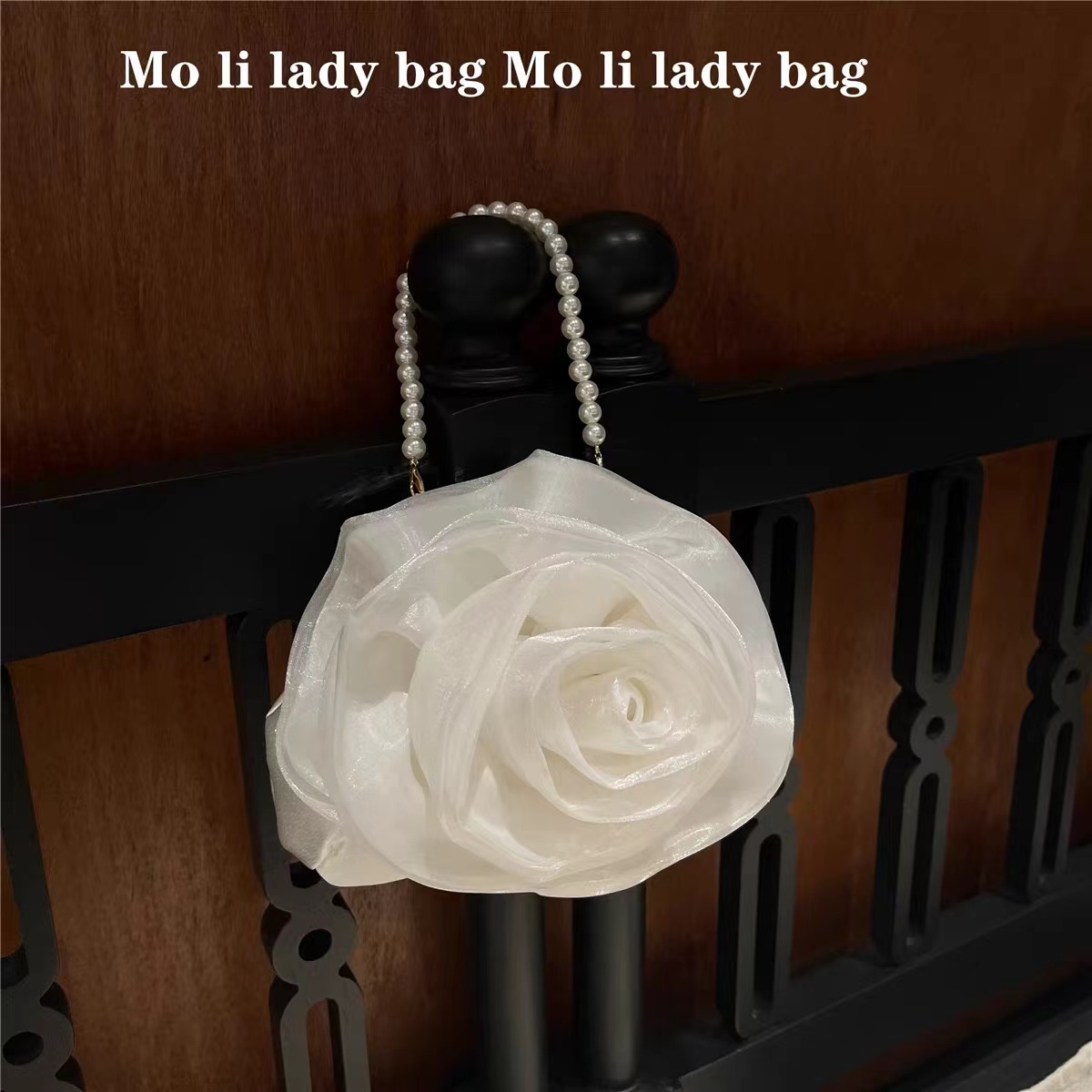 Bolso de mano Floral de satén  - Luxury Bags On Sale reseña y precio