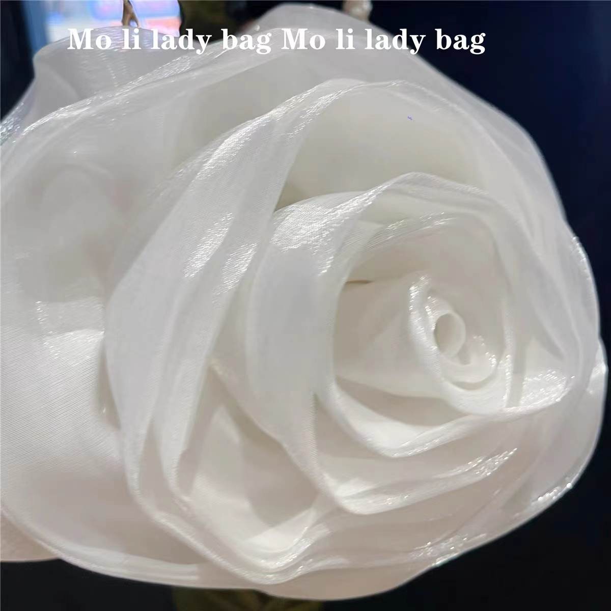 Bolso de mano Floral de satén  - Luxury Bags On Sale reseña y precio