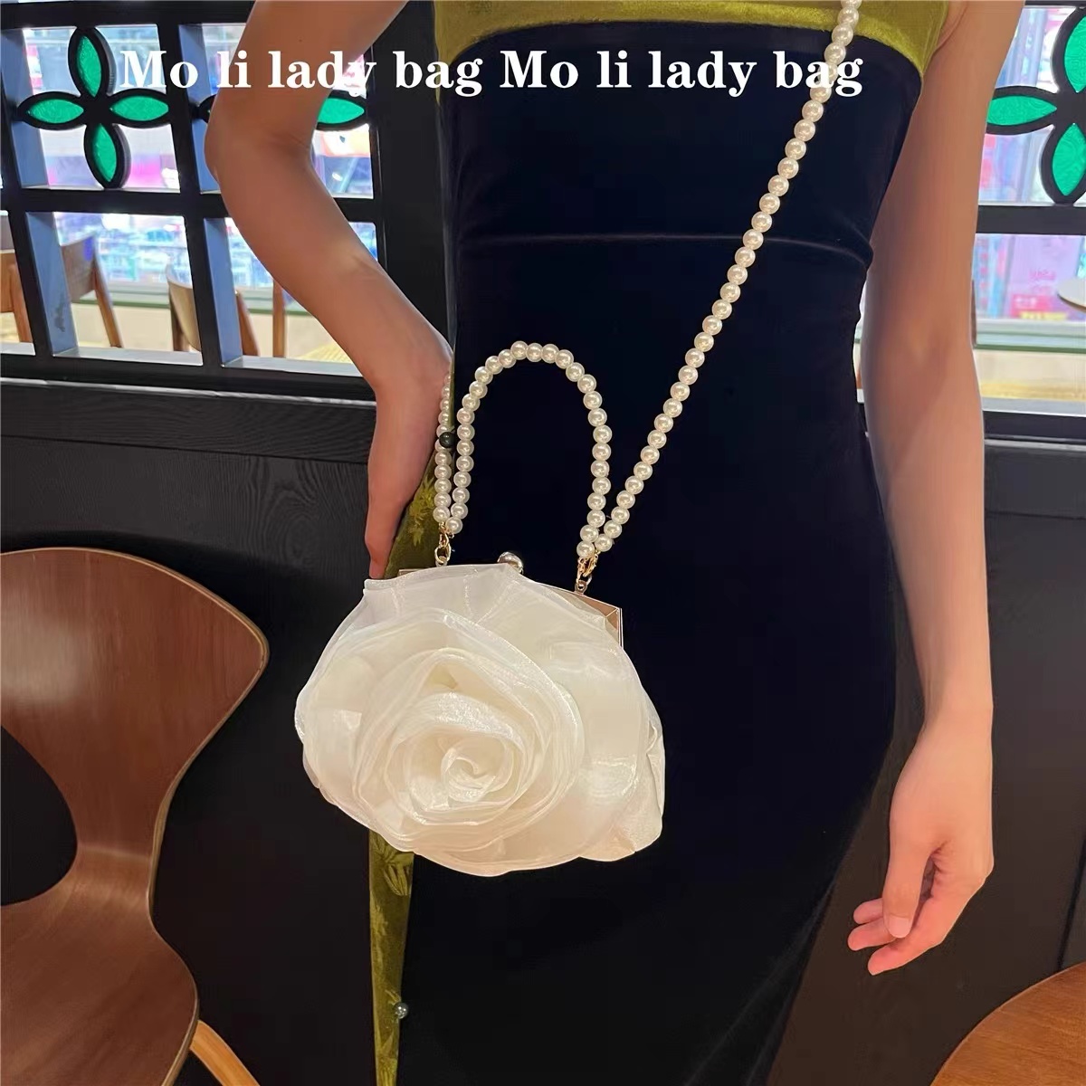Bolso de mano Floral de satén  - Luxury Bags On Sale reseña y precio